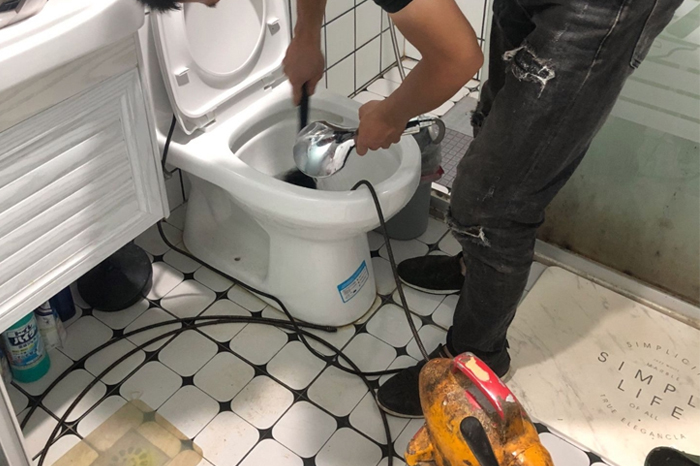 平利马桶堵塞自己疏通还是找师傅?专业上门服务让你省时更省心